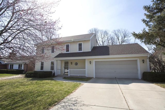 4445 Longview DRIVE, New Berlin, WI 53151