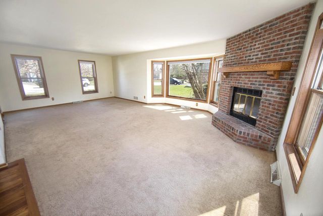 4445 Longview DRIVE, New Berlin, WI 53151