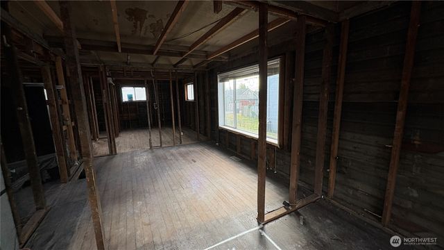 2005 Rockefeller, Everett, WA 98201