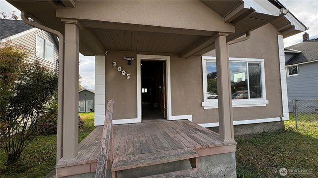 2005 Rockefeller, Everett, WA 98201
