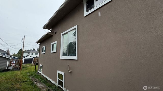 2005 Rockefeller, Everett, WA 98201