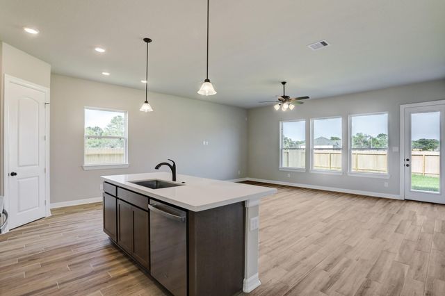 1615 Friendship Trail, Seabrook, TX 77586