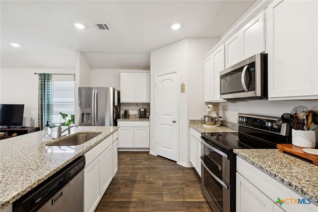 1004 Norway, Seguin, TX 78155