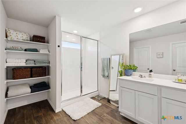1004 Norway, Seguin, TX 78155
