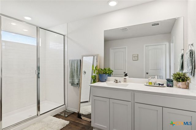 1004 Norway, Seguin, TX 78155