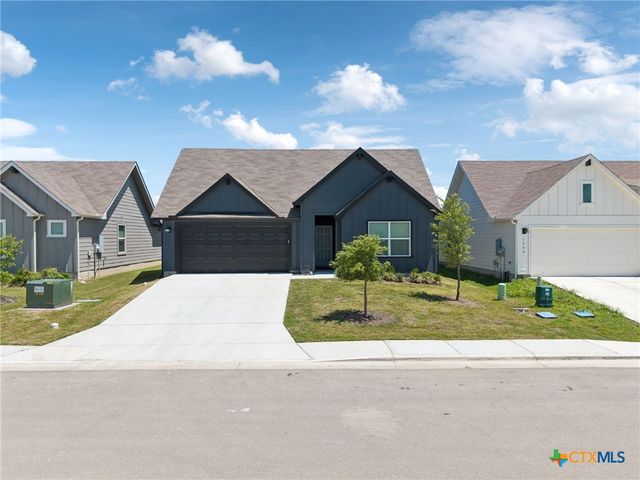 1004 Norway, Seguin, TX 78155