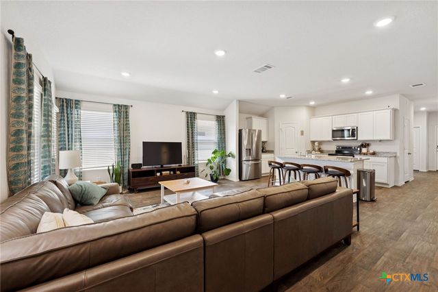 1004 Norway, Seguin, TX 78155