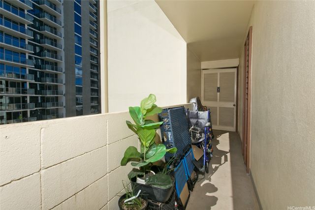 910 Ahana Street 1008, Honolulu, HI 96814