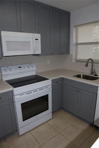 8500 Sunrise Lakes Blvd 111, Sunrise, FL 33322