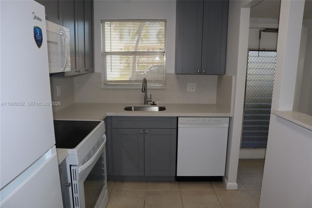 8500 Sunrise Lakes Blvd 111, Sunrise, FL 33322