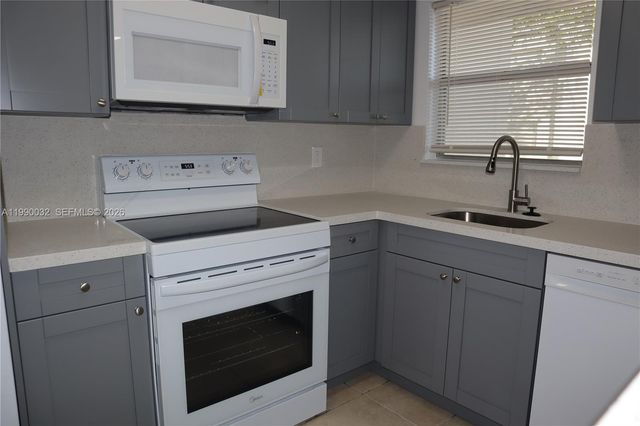 8500 Sunrise Lakes Blvd 111, Sunrise, FL 33322