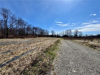 60 Uber Rd, Findley Twp, PA 16137