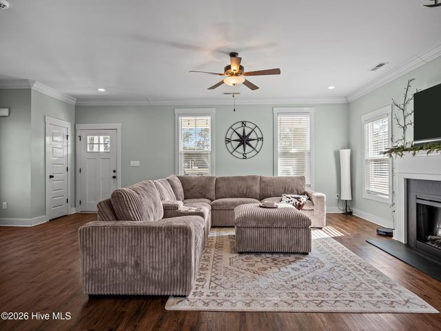 312 Holbrook Lane, Hubert, NC 28539