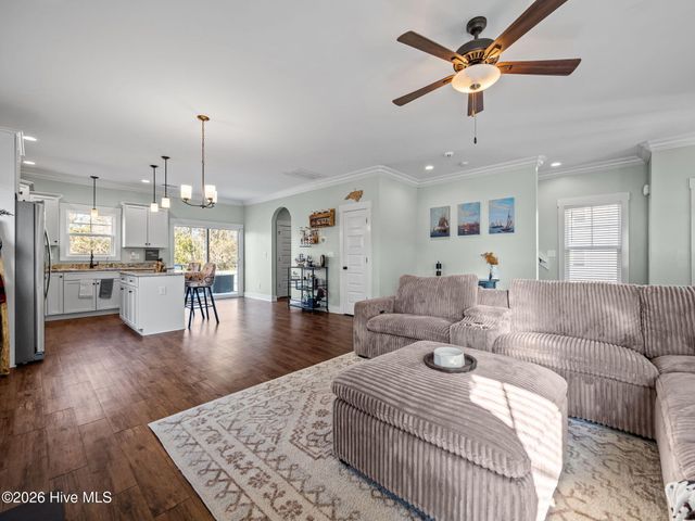 312 Holbrook Lane, Hubert, NC 28539