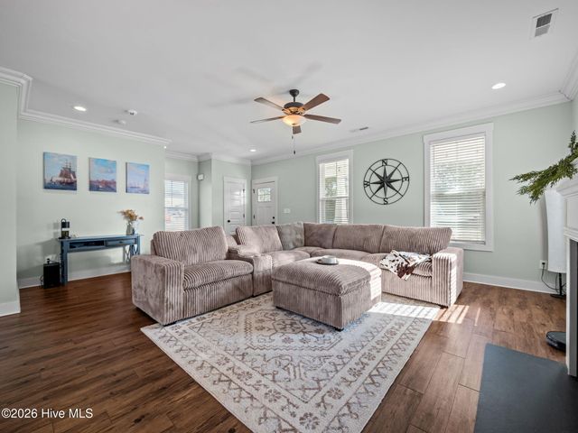 312 Holbrook Lane, Hubert, NC 28539