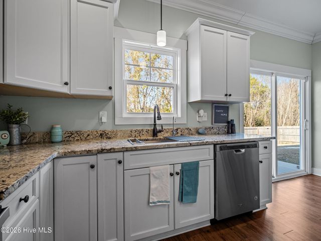 312 Holbrook Lane, Hubert, NC 28539