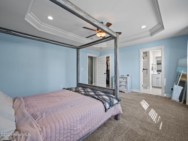 312 Holbrook Lane, Hubert, NC 28539