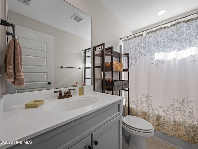 312 Holbrook Lane, Hubert, NC 28539