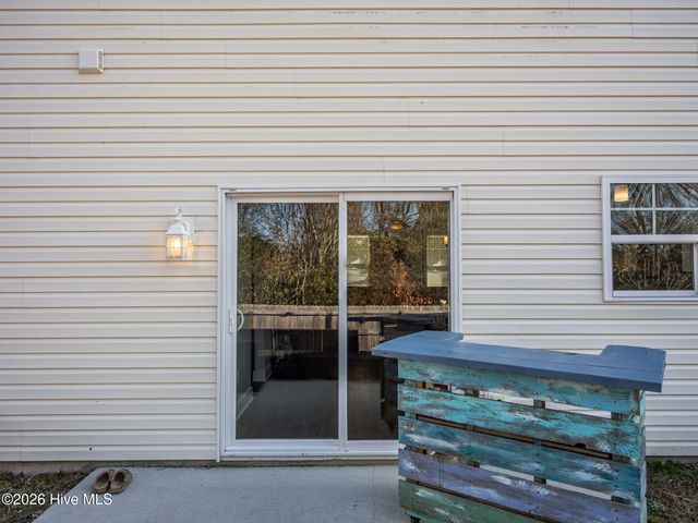 312 Holbrook Lane, Hubert, NC 28539