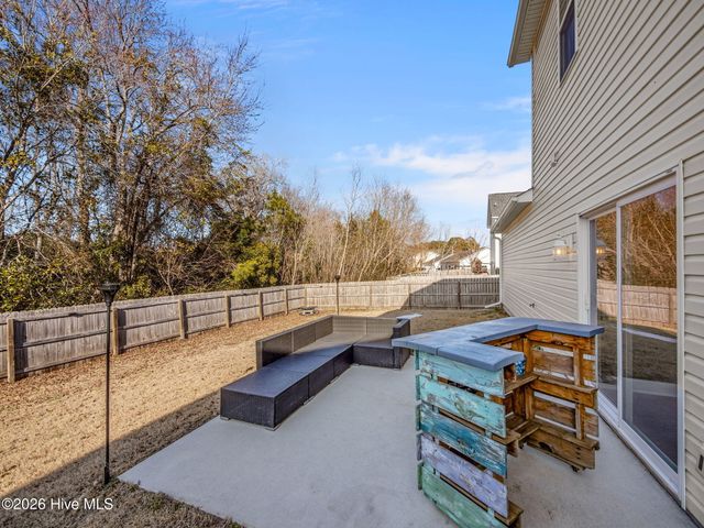 312 Holbrook Lane, Hubert, NC 28539