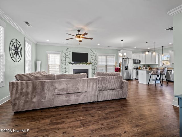 312 Holbrook Lane, Hubert, NC 28539