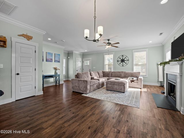 312 Holbrook Lane, Hubert, NC 28539