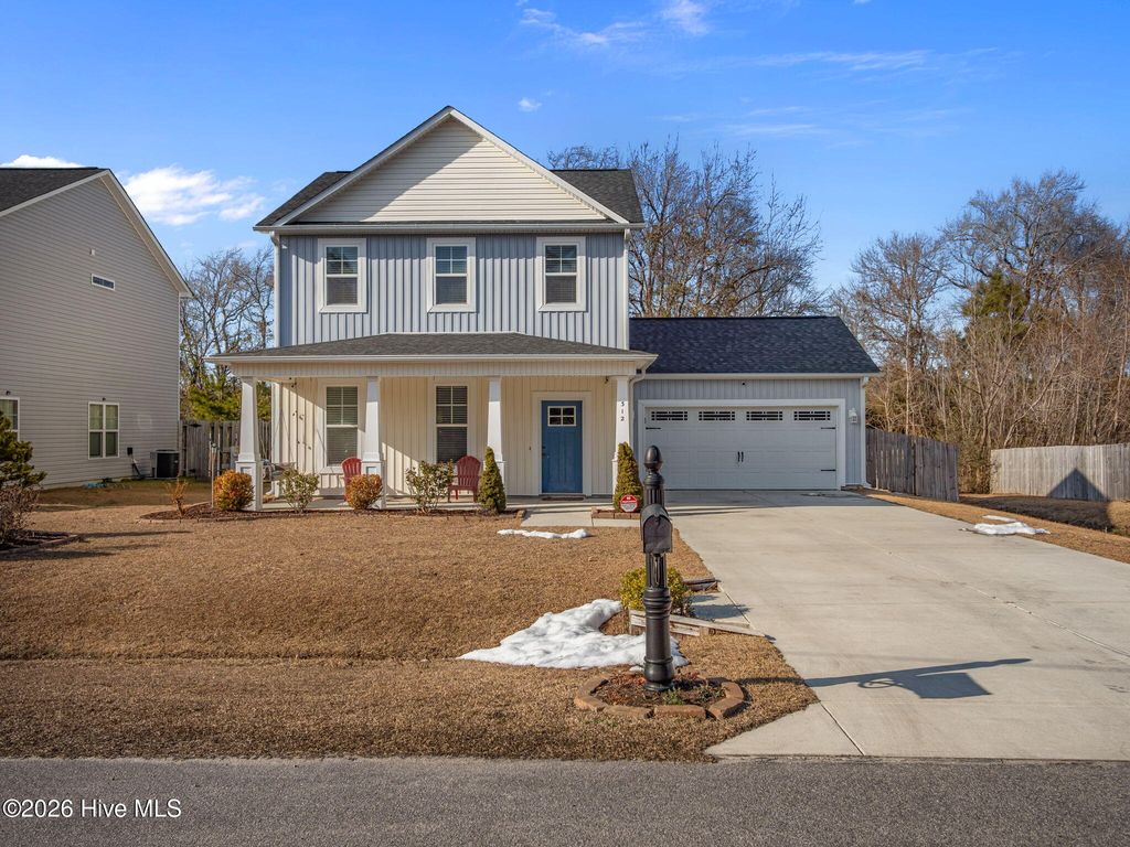 312 Holbrook Lane, Hubert, NC 28539