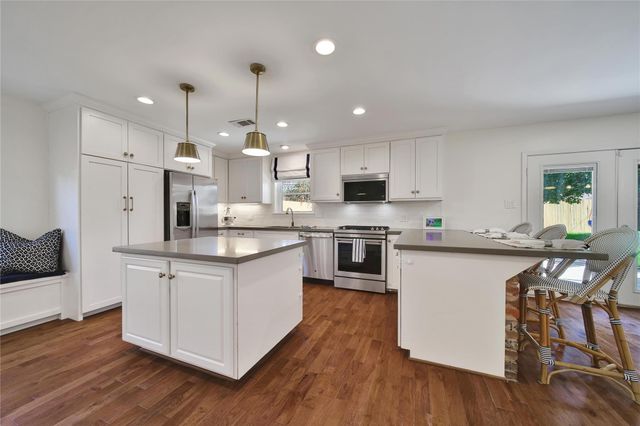 1106 Chamboard Lane, Houston, TX 77018