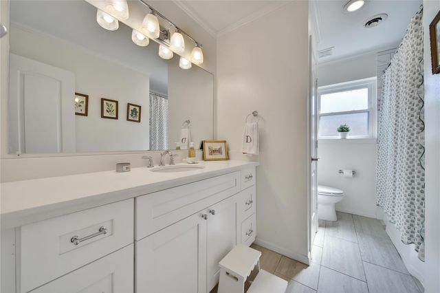 1106 Chamboard Lane, Houston, TX 77018