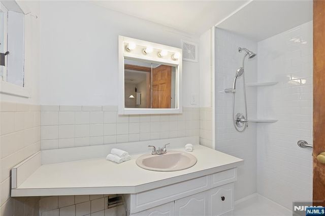 656 Orchard Street, Oradell, NJ 07649