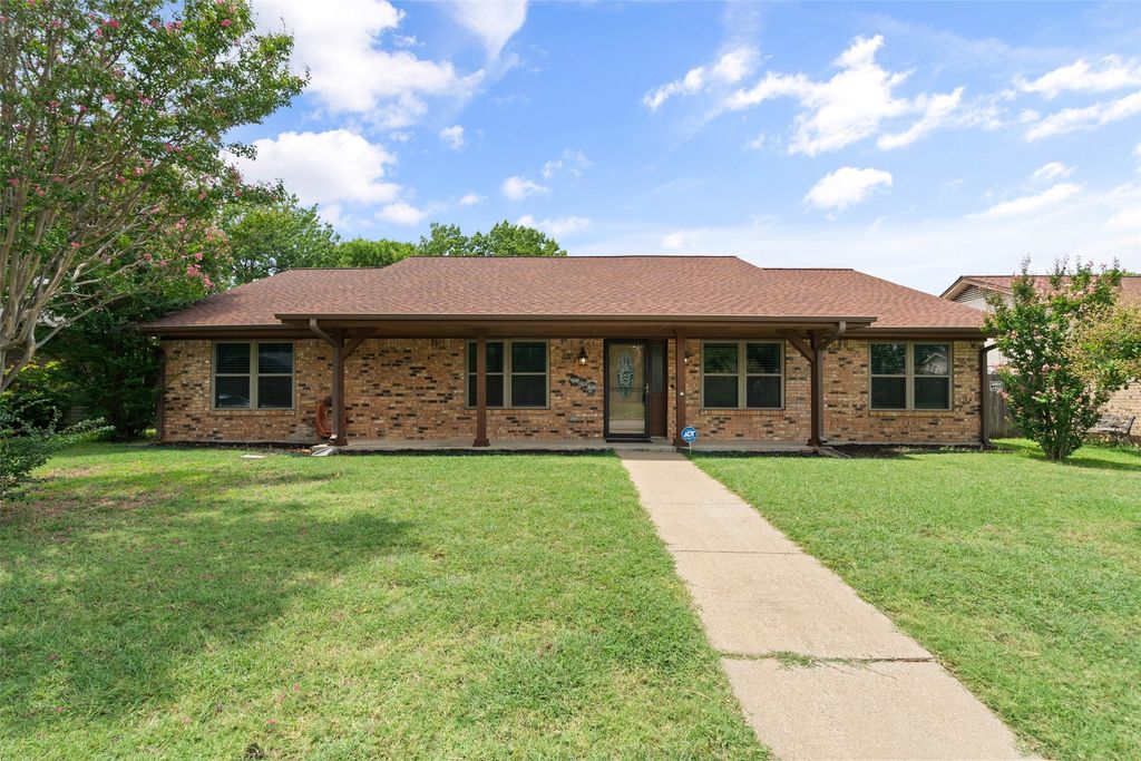909 Fair Oaks Drive, Garland, TX 75040