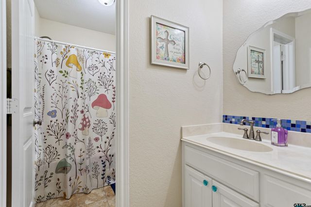 16050 Stonebriar Ct., Lindale, TX 75771