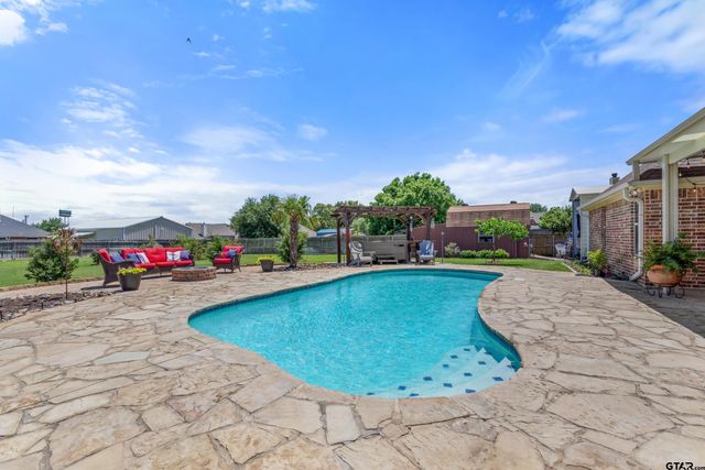 16050 Stonebriar Ct., Lindale, TX 75771
