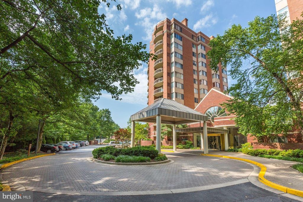 5802 NICHOLSON LN #302, North Bethesda, MD 20852