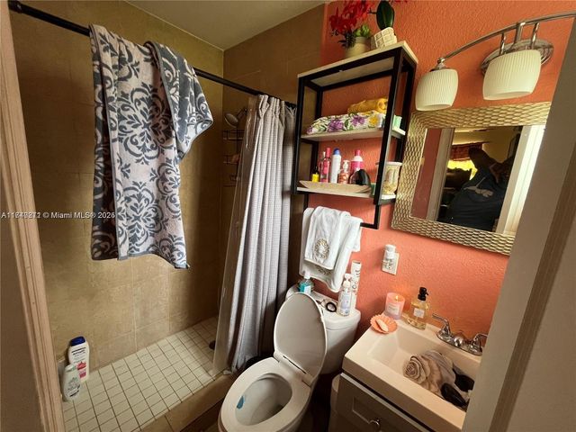 800 NW 176th Ter, Miami Gardens, FL 33169