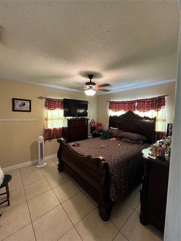 800 NW 176th Ter, Miami Gardens, FL 33169