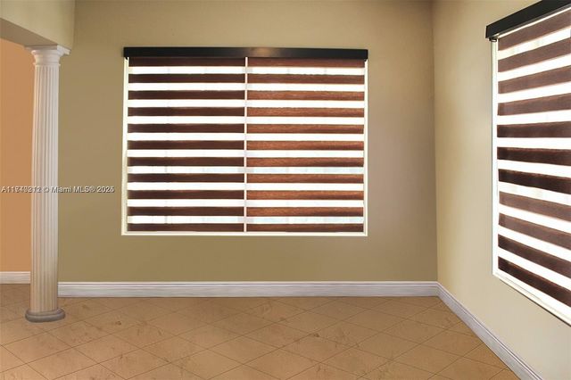 800 NW 176th Ter, Miami Gardens, FL 33169