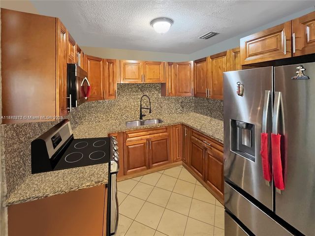 800 NW 176th Ter, Miami Gardens, FL 33169