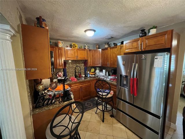 800 NW 176th Ter, Miami Gardens, FL 33169