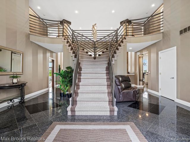 906 Yule Road, Leonard, MI 48367