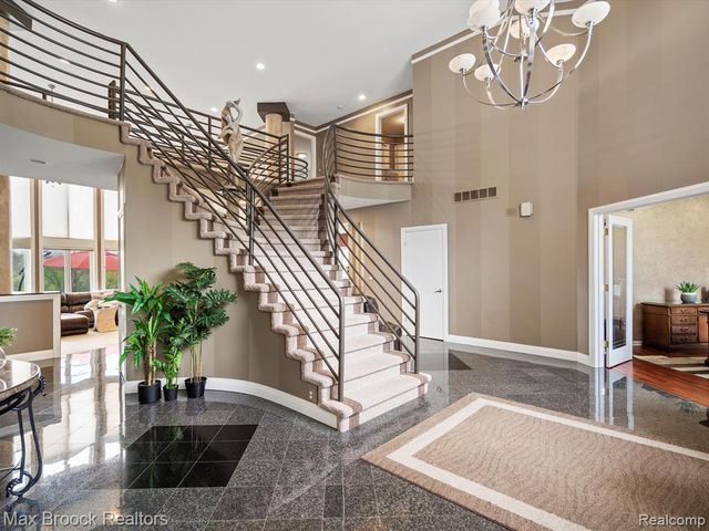 906 Yule Road, Leonard, MI 48367