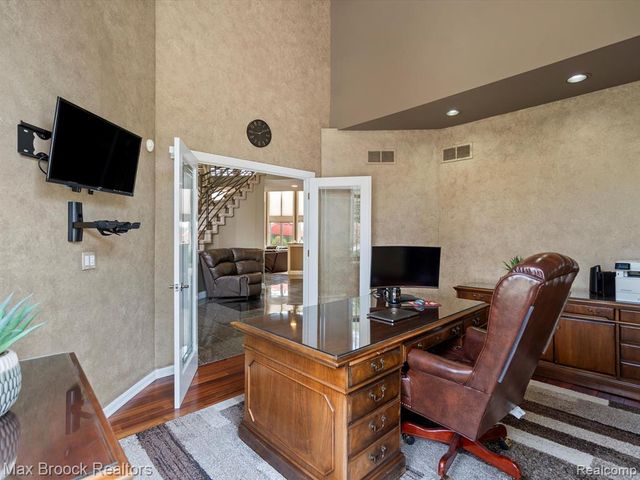 906 Yule Road, Leonard, MI 48367