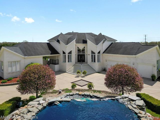 906 Yule Road, Leonard, MI 48367