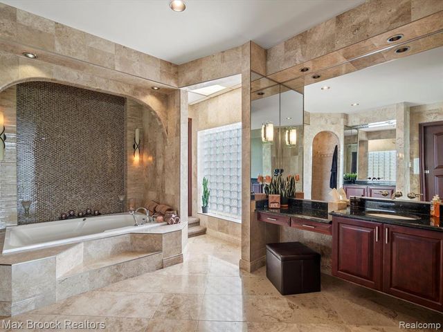 906 Yule Road, Leonard, MI 48367