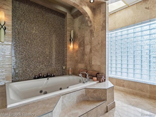 906 Yule Road, Leonard, MI 48367