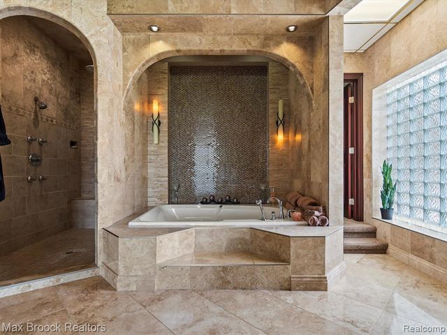 906 Yule Road, Leonard, MI 48367