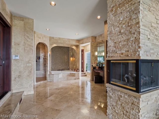 906 Yule Road, Leonard, MI 48367