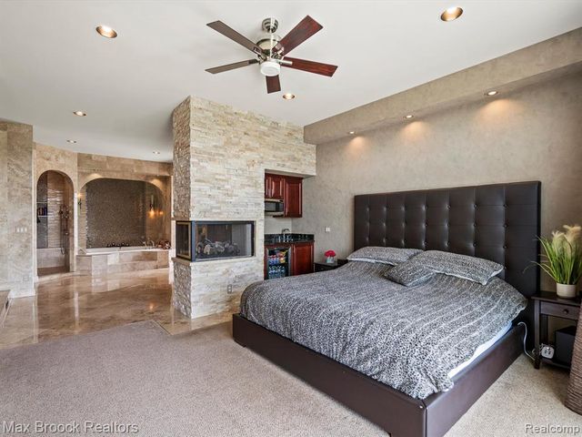 906 Yule Road, Leonard, MI 48367