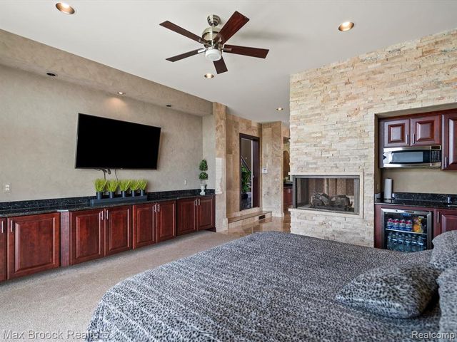 906 Yule Road, Leonard, MI 48367