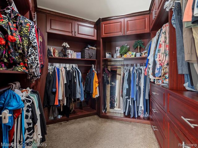 906 Yule Road, Leonard, MI 48367